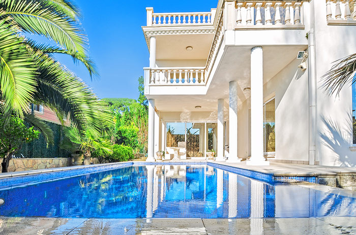 Picture of a High Value Home with Large Pool